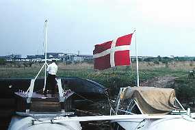 013_Anton Anton sætter alle flag i anledning af sin 60 års fødselsdag.