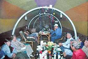 017_Anton Der kom så mange gæster at også den anden mere spartanske husbåd måtte tages i brug...