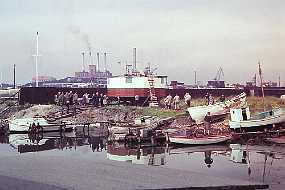 002_Husbaade Det viste sig dog at være Antons første bud på en husbåd.