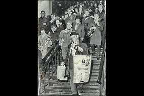 001_Organisator I sit proferssionelle liv som bådsmand, har Anton ofte haft brug for sit store talent som organisator, men der er også utallige eksempler på dette i det private...