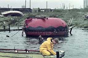 002b_Redningskabine Redningskabinen var lavet symmetrisk, så den kunne ikke vende forkert efter udkast fra skib. Ydermere var der så også en luge under vand, hvis det skulle vise...