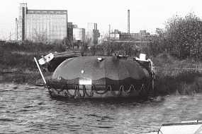 003b_Redningskabine Som det fremgik af det efterfølgende søforhør afværgede Anton en endnu større katastrofe. Lige inden kollisionen opdagede han minen og styrtede op på broen hvor...